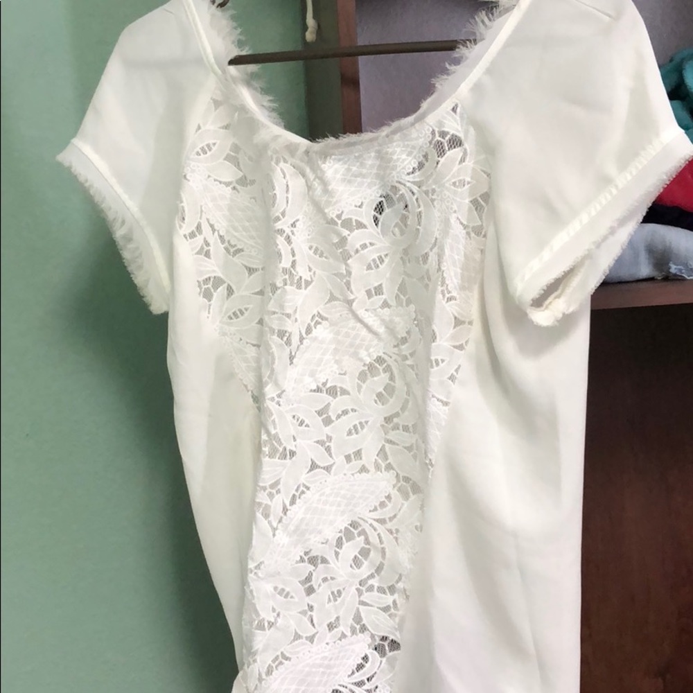 Size med white shirt